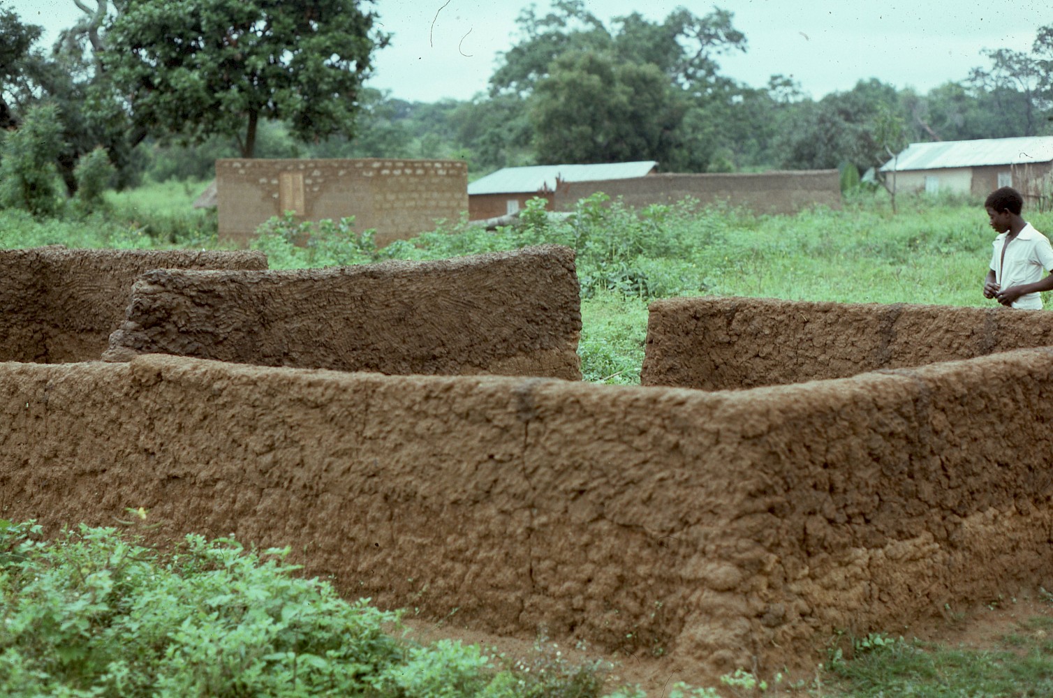 Figure 2. Atakpamé walls, Dompofie, Photo by Dr Ann B. Stahl, 1982. Courtesy University of Victoria Libraries, Victoria, BC, Canada